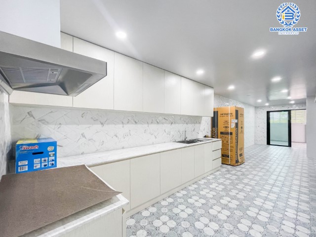 *****บ้านเดี่ยวมือสองกรุงเทพฯ ม.แกรนด์ บริทาเนีย วงแหวน-รามอินทรา #หลังมุม เนื้อที่กว้างขวางสุดถึง 64.6 ตร.ว. ฟังก์ชัน 4 ห้องนอน 5 ห้องน้ำ 2 ที่จอดรถ บ้านใหม่พร้อมอยู่ ไม่เคยเข้า บนทำเลเดินทางสะดวก ติดถนนกาจนาภิเษก ใกล้รถไฟฟ้าสายสีเขียว "สถานีคูคต" และทางด่วน